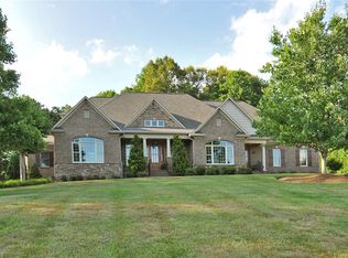 4406 Timberfield Dr, Pfafftown, NC 27040