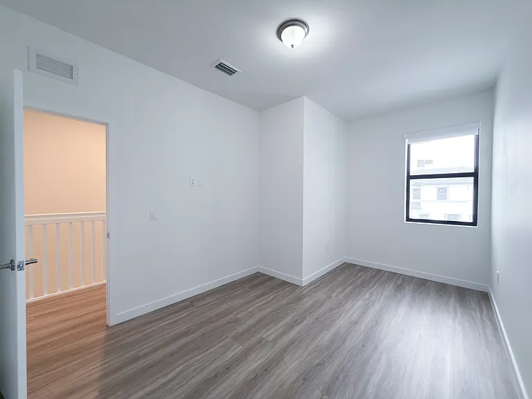 122 NW 10th Pl — Photo 19