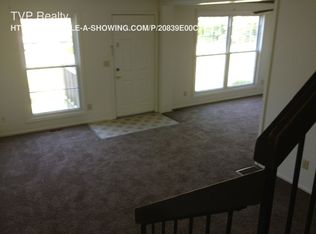 18 Potomac Ln, Elyria, OH 44035