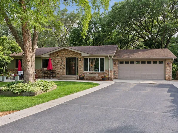 10270 S Oak Shore Dr, Lakeville, MN 55044