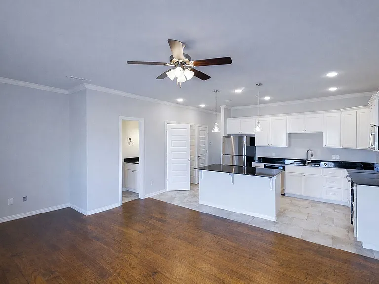 Sycamore Heights Townhome — Photo 10