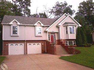 3901 Woodland Ter, West Bloomfield, MI 48323