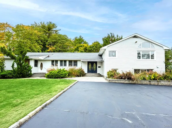 3 Edgewood Lane, East Hills, NY 11576