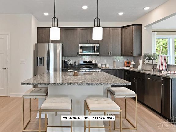 5th image of 82 Chestnut St