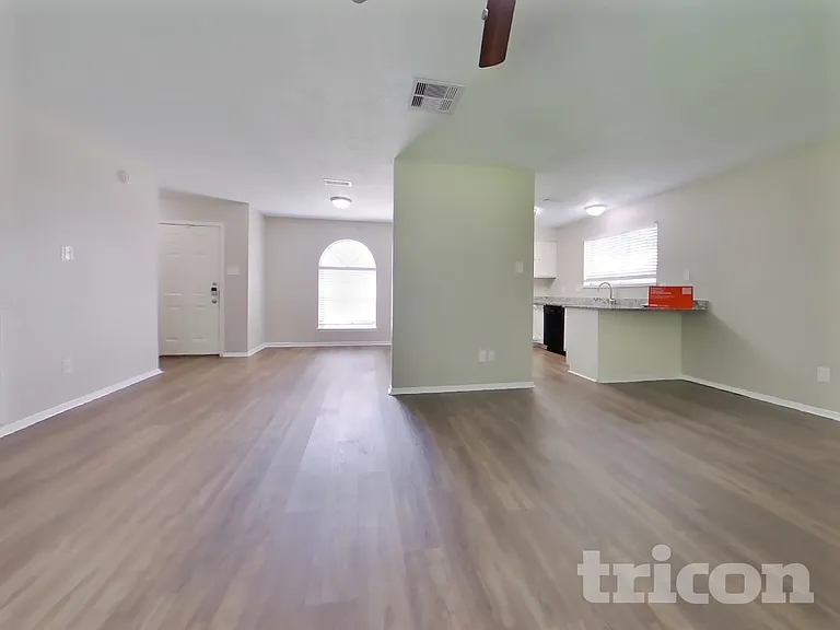 2706 King James Ct — Photo 2