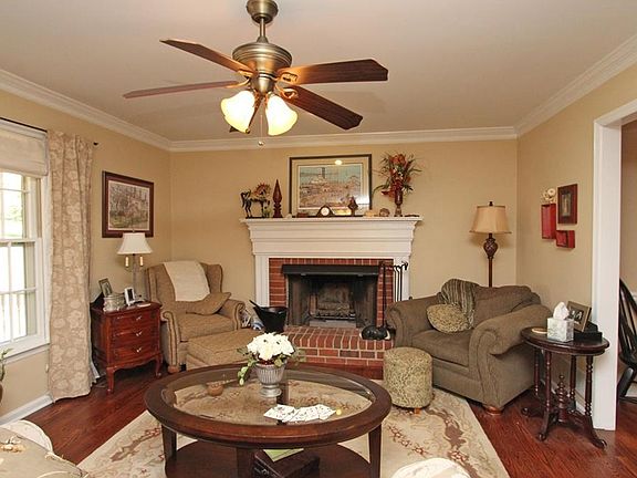 5th image of 3871 Strawberry Path NW