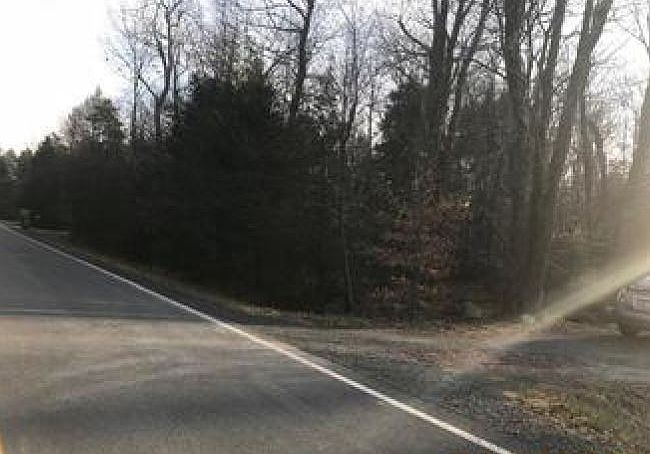 2nd image of 7740 Lake Rd