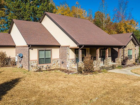 2nd image of 153 River Dr