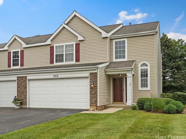 690 Savannah Ln, Crystal Lake, IL 60014