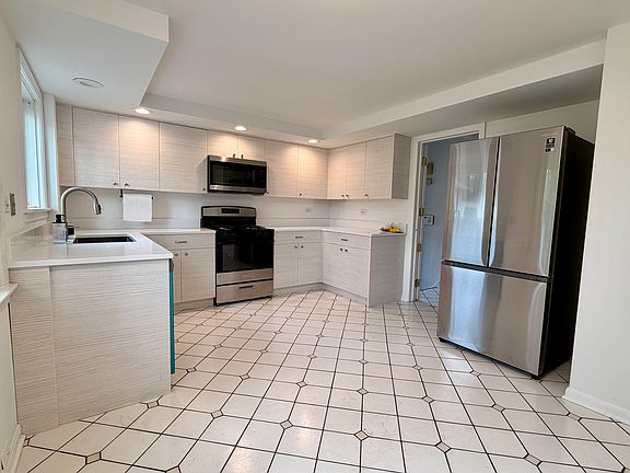 2nd image of 1544 Longvalley Rd