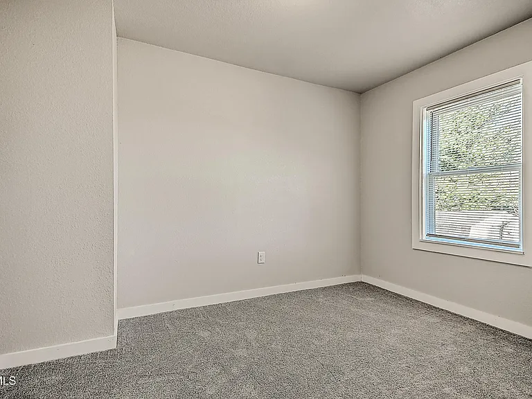 488 Virgil Ave — Photo 15