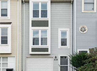 419 Elm Dr, Oakdale, PA 15071