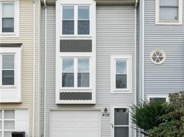 419 Elm Dr, Oakdale, PA 15071