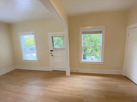 4th image of 4327 Essex St #4327