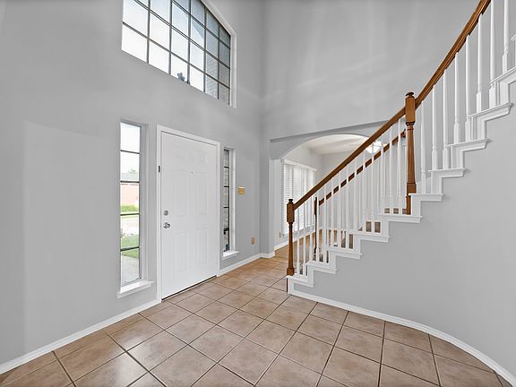 4th image of 745 Woodridge Dr