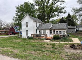 529 E 6th St N, Tonganoxie, KS 66086
