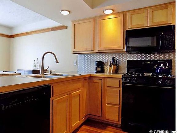 4th image of 9 Leeward Ln