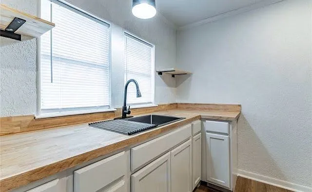1303 Santa Rosa Dr — Photo 3