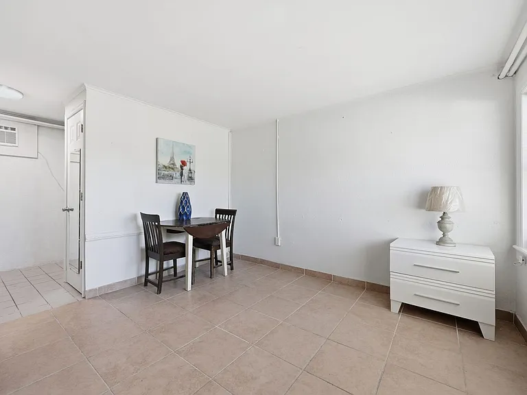 805 W New York Ave — Photo 1
