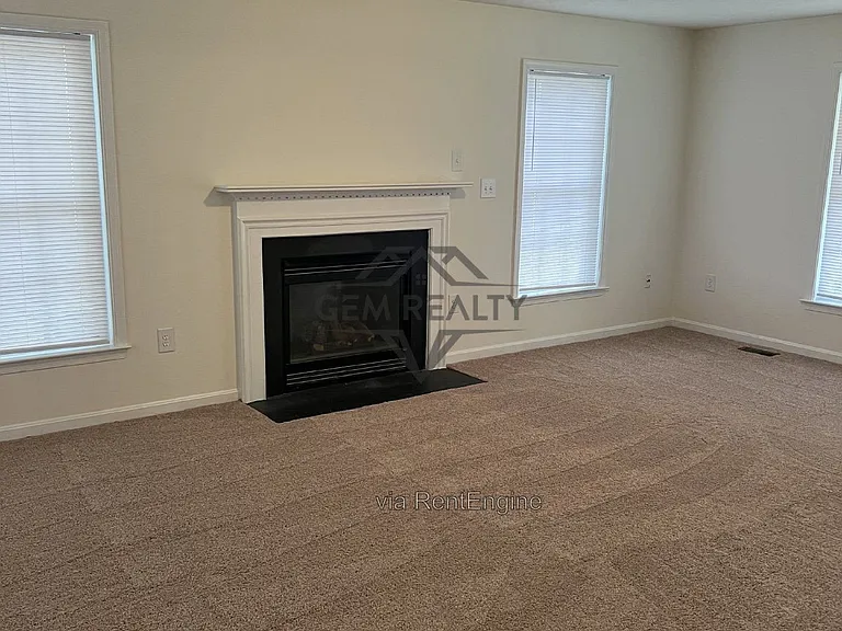3211 Lancaster Ring Rd — Photo 5