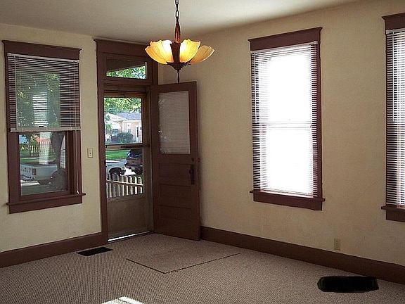 2nd image of 523 15th Ave