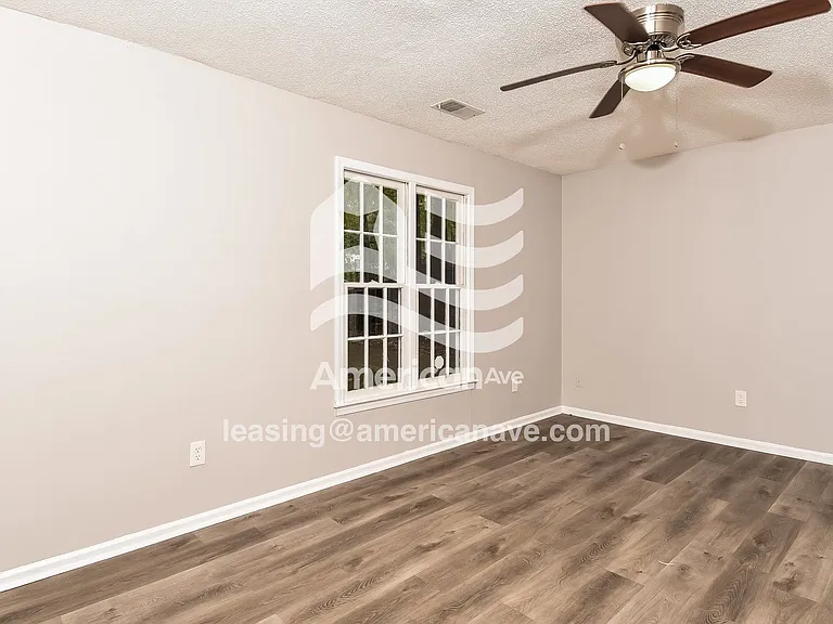 6915_005_wm_-_main_bedroom_13246669.jpg