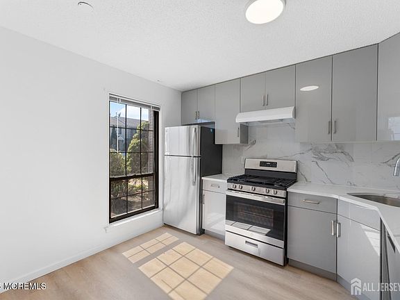 4th image of 467 Andover Pl #467