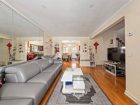 3rd image of 6114 Main St