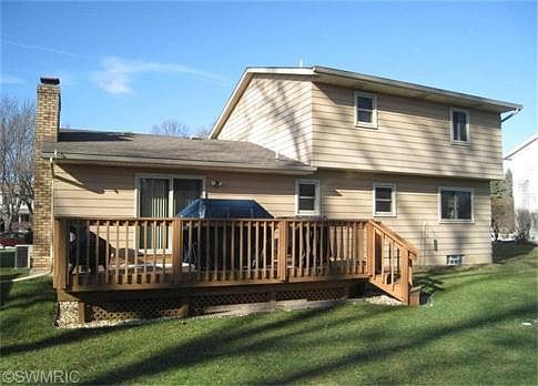 2nd image of 1746 Weymouth Dr SE