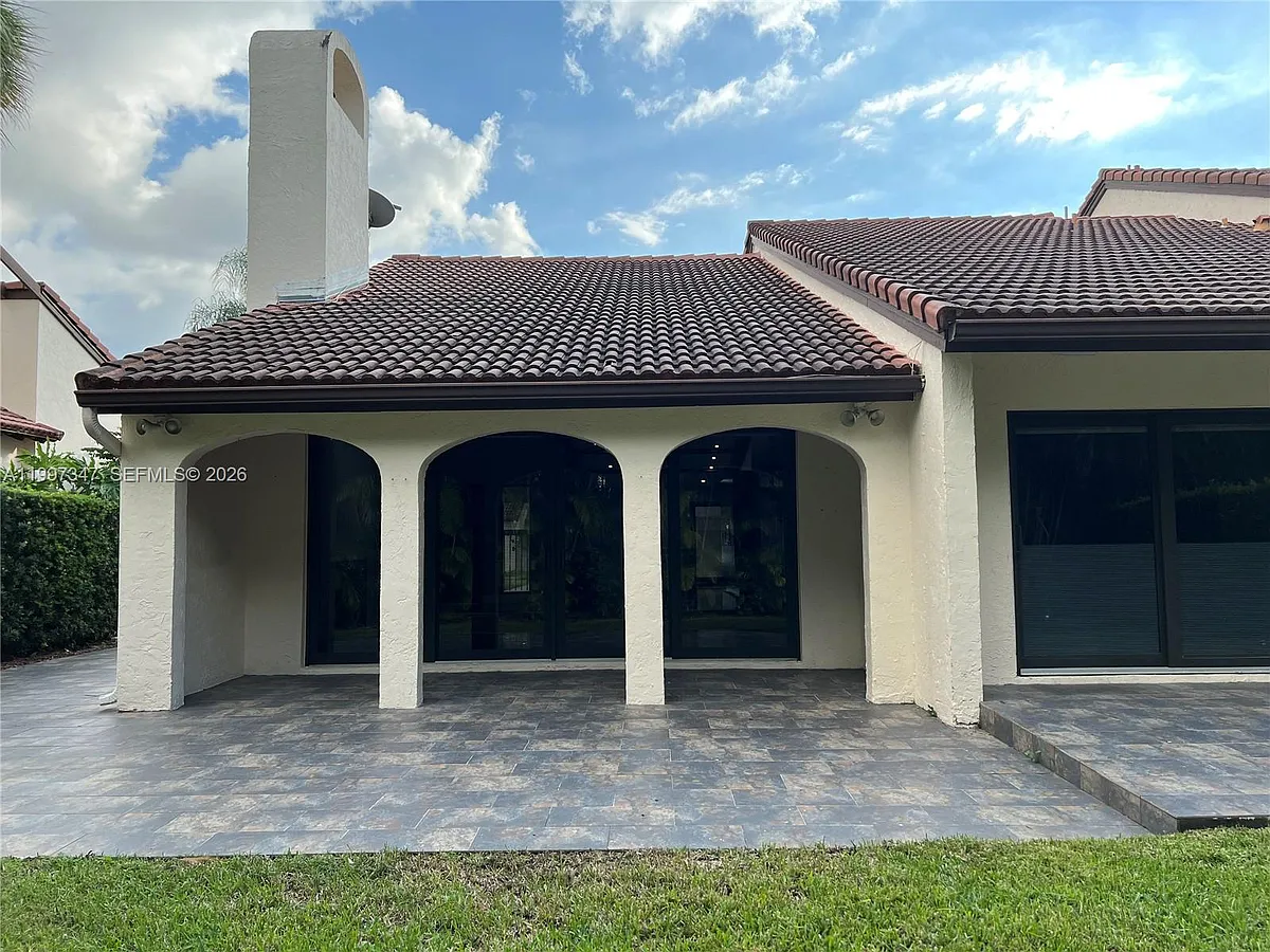 Building Photo - 9331 NW 48th Doral Ter #0