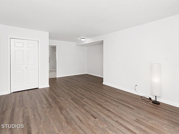 4th image of 9385 Bay Colony Dr