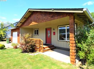 458 E 3rd Ave, Riddle, OR 97469