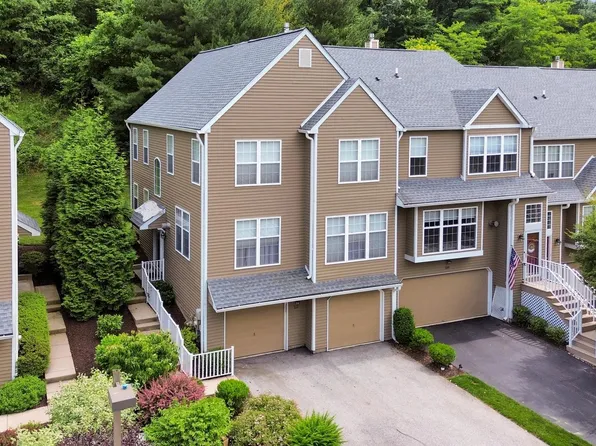 111 Weybridge Dr, Malvern, PA 19355