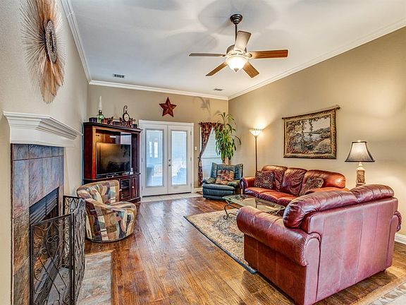 5th image of 729 Autumn Oaks Dr