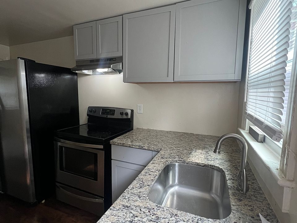 1st image of 815 Dixon St
