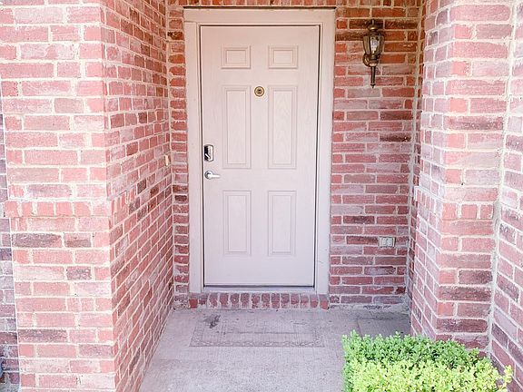 3rd image of 2552 Tan Oak Dr