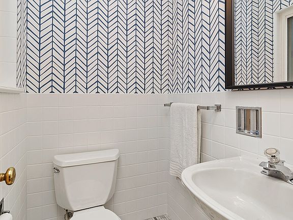 5th image of 8826 Oak Park Ave