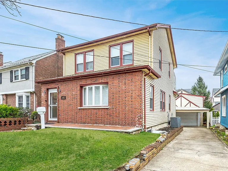 81 Maple Ave — Photo 1