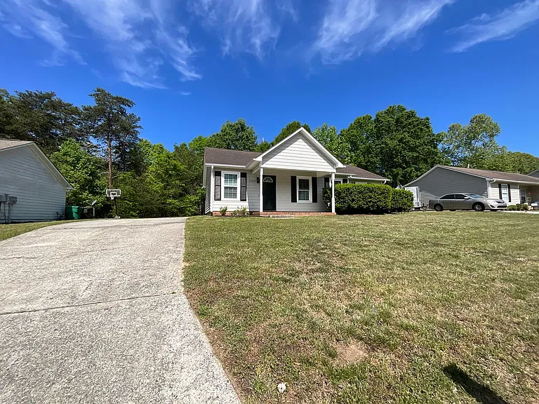 2709 Ingleside Dr — Photo 4