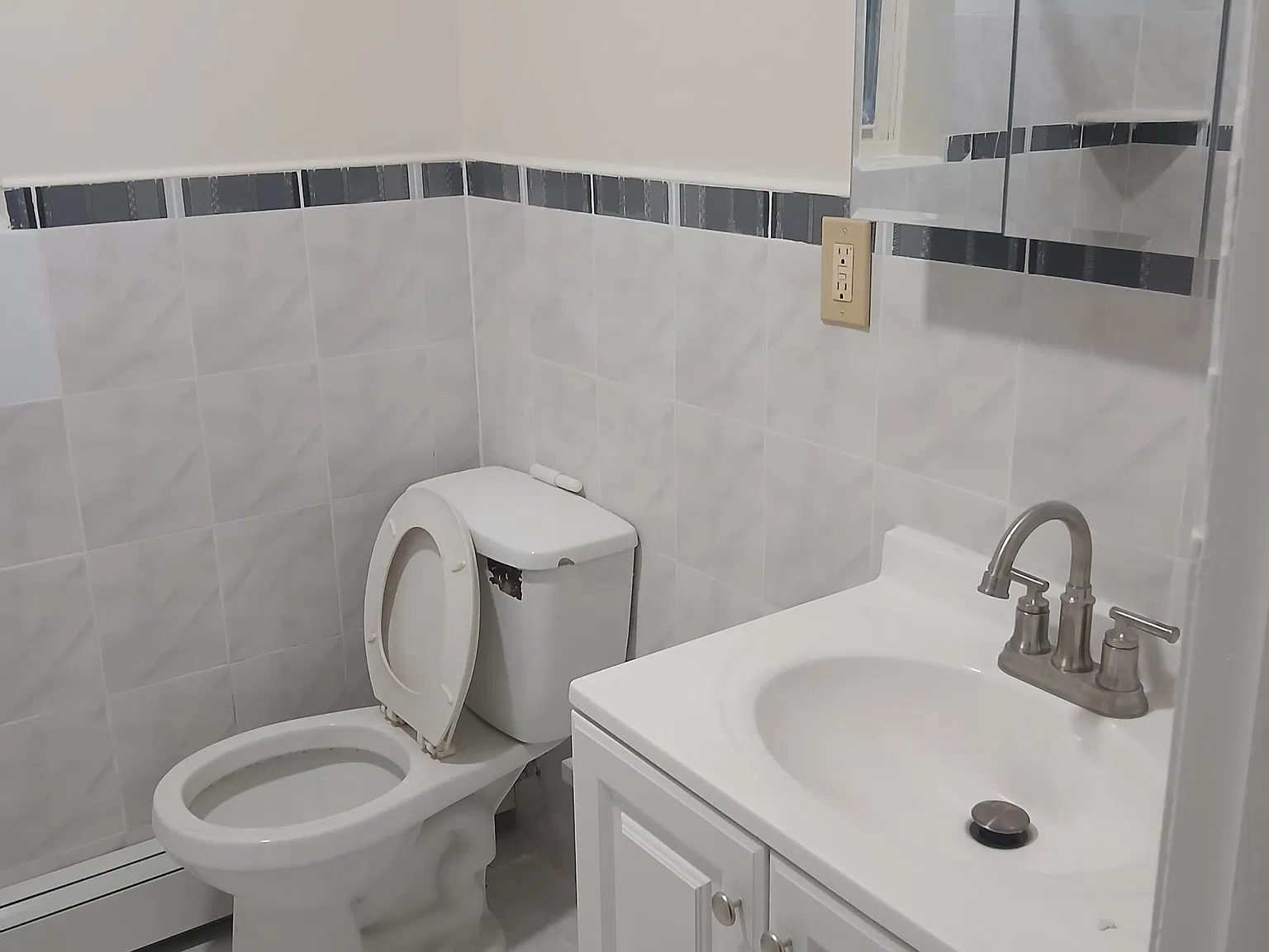 4 bed, 1200 sqft, $3,694 — Photo 4
