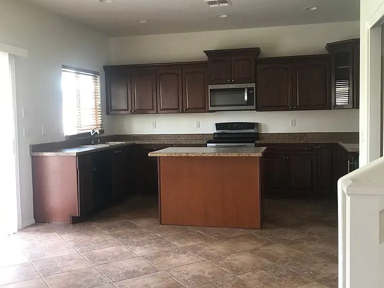14666 W Mauna Loa Ln — Photo 15