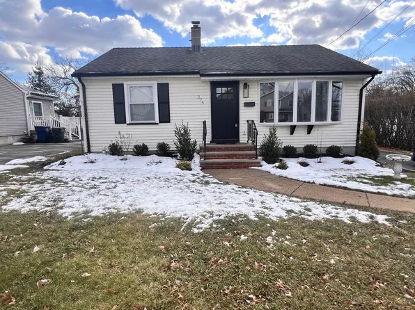 275 Valley Rd, Clark, NJ 07066