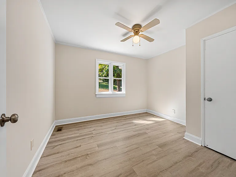 407 Veterans Dr — Photo 20