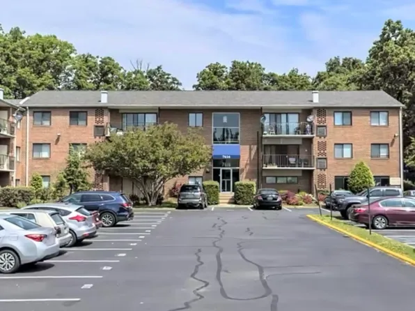 7618 Savannah St APT T2, Falls Church, VA 22043