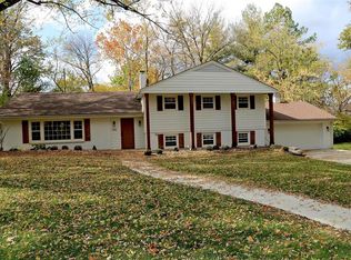 1101 Thornwood Dr, Saint Louis, MO 63124