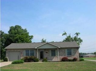 6000 Yosemite Dr, Newburgh, IN 47630