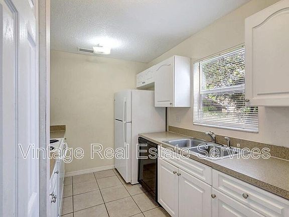 4th image of 720 Newton Ave S