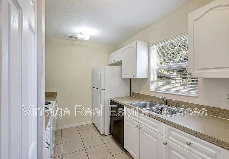 720 Newton Ave S — Photo 4