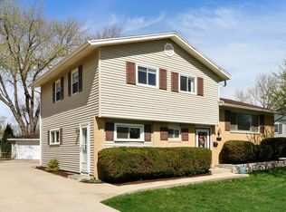 520 N Williams Dr, Palatine, IL 60074