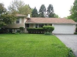 3S150 Arboretum Rd, Glen Ellyn, IL 60137